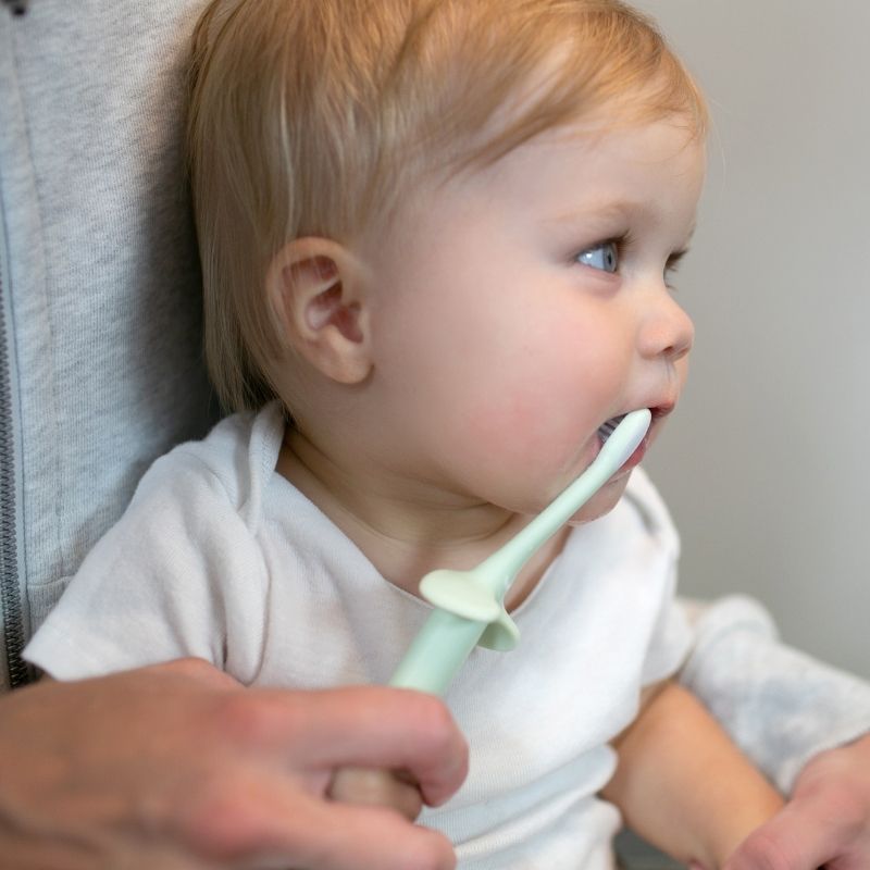 Cepillo de dientes para bebés y niños color verde