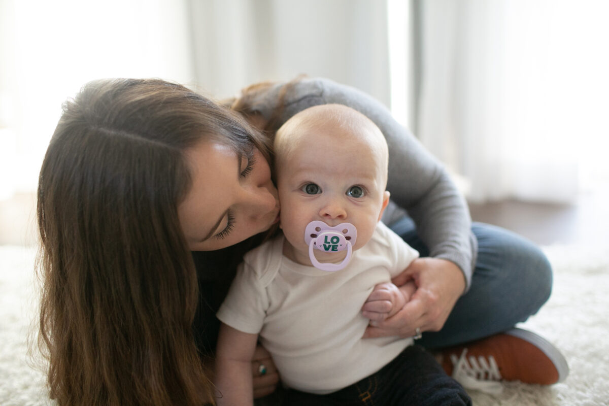 Set x2 Chupones Advantage 0 a 6 meses - Diseño Guinda y Lila Corazón - Imagen 5