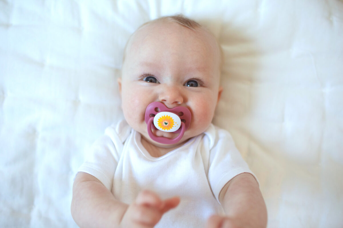 Set x2 Chupones Advantage 0 a 6 meses - Diseño Guinda y Lila Corazón - Imagen 4