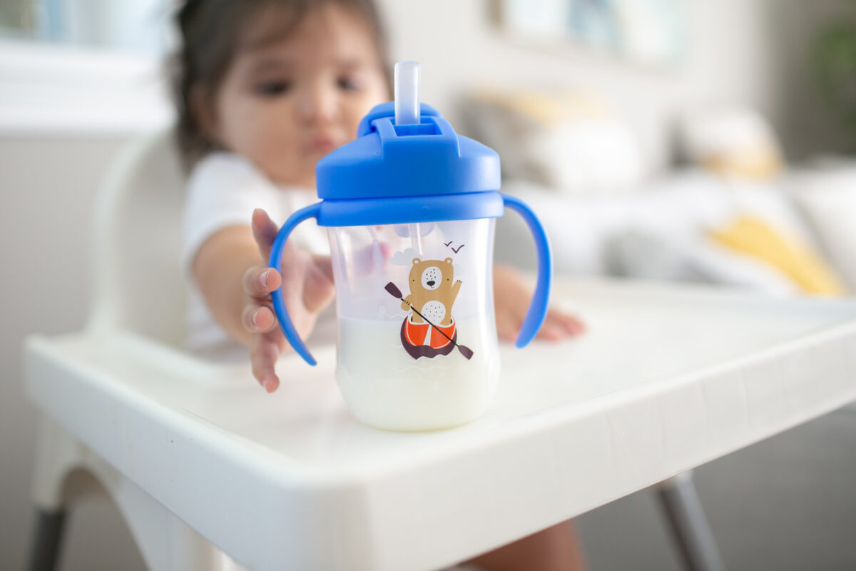 Vaso de Transición con cañita de 9 oz. Color: Azul - Imagen 4