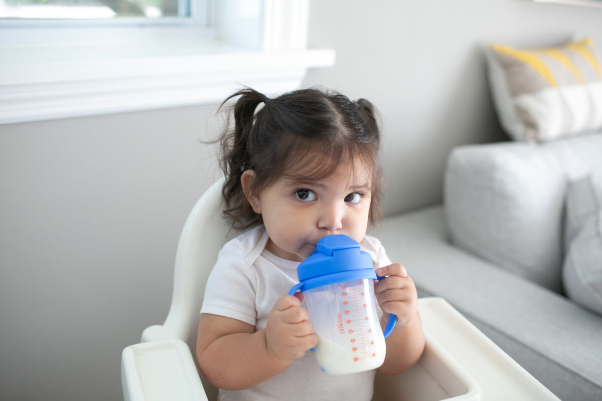 Vaso de Transición con cañita de 9 oz. Color: Azul - Imagen 5